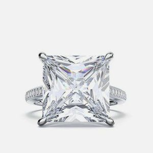 NEW 18K White Gold Diamond Princess Cut Ring